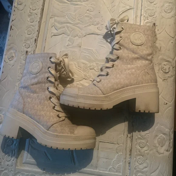 Michael Kors Cream Lace-Up Boots with Chunky Sole - Picture 1 of 2